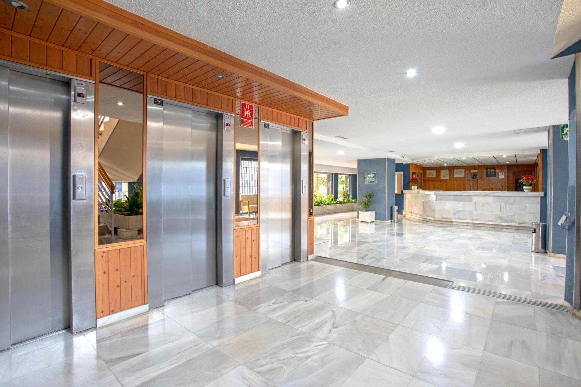 1004 - Beachfront Apartment On El Paseo, 4 Pers - Air Conditionning - Wi-Fi - Smart Tv 阿尔姆尼卡 外观 照片