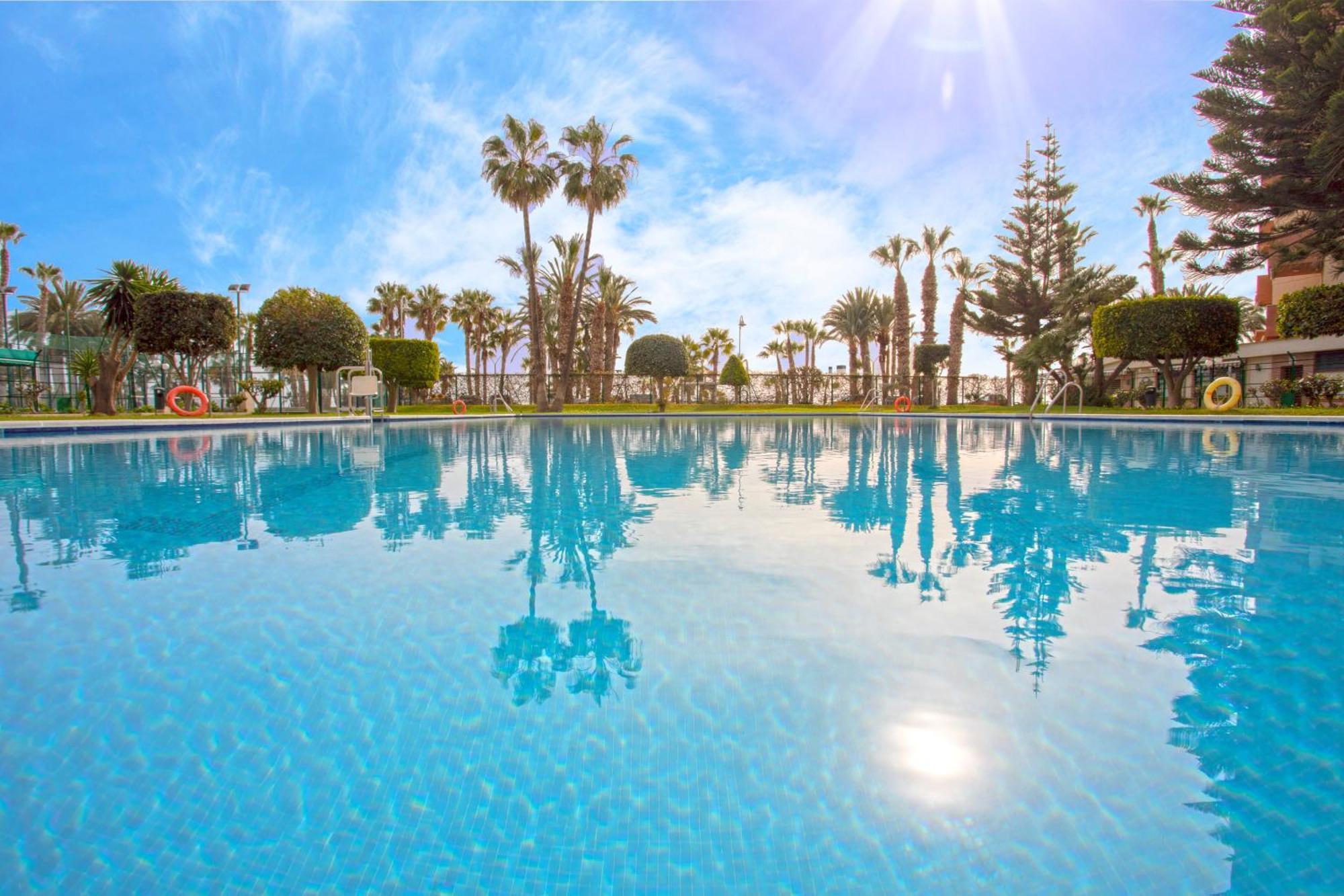 1004 - Beachfront Apartment On El Paseo, 4 Pers - Air Conditionning - Wi-Fi - Smart Tv 阿尔姆尼卡 外观 照片