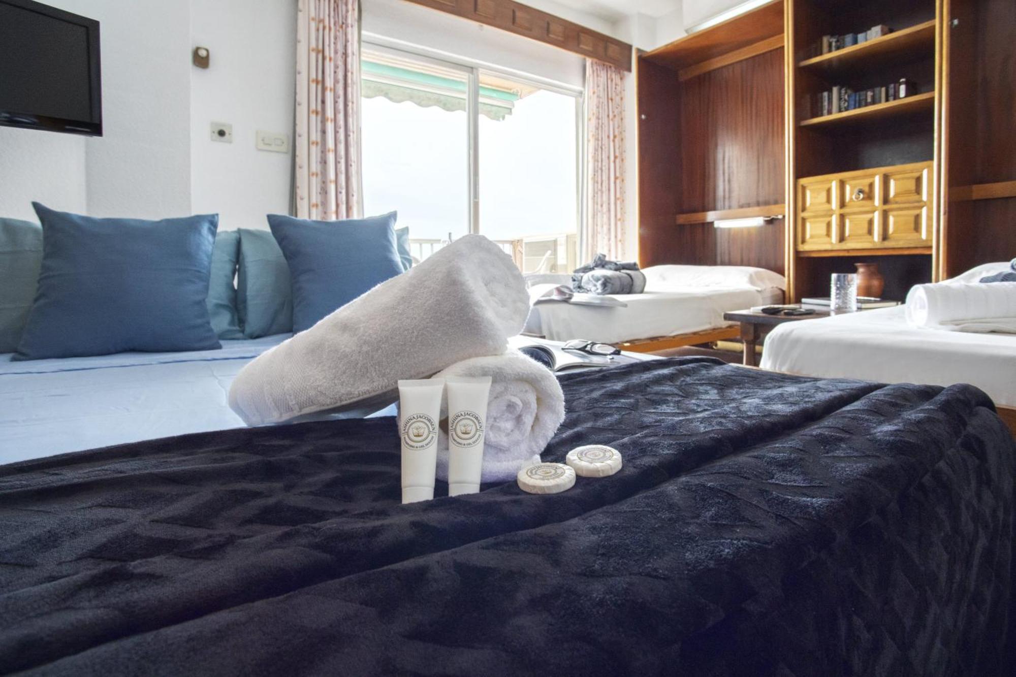 1004 - Beachfront Apartment On El Paseo, 4 Pers - Air Conditionning - Wi-Fi - Smart Tv 阿尔姆尼卡 外观 照片